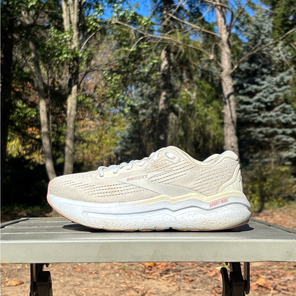 Brooks Ghost Max 2 Shoes Womens 7 Wide Coconut Milk Gray Zephyr Road Running